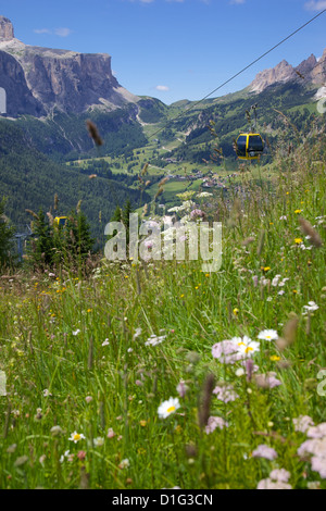 Blick vom Col Alto und Seilbahn, Corvara, Gadertal, Provinz Bozen, Südtirol, Dolomiten, Italien Stockfoto