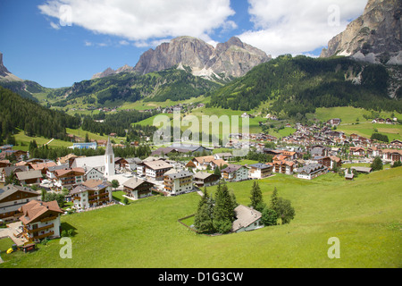 Ansicht von Corvara aus Seilbahn, Gadertal, Provinz Bozen, Trentino-Alto Adige/Südtirol, Dolomiten, Italien Stockfoto