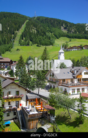 Ansicht von Corvara, Gadertal, Provinz Bozen, Trentino-Alto Adige/Südtirol, Dolomiten, Italien, Europa Stockfoto