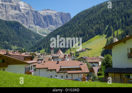 Blick über Stadt, Wolkenstein Gröden, Grödner Tal, Provinz Bozen, Trentino-Alto Adige/Südtirol, Dolomiten, Italien Stockfoto