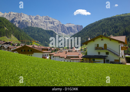 Blick über Stadt, Wolkenstein Gröden, Grödner Tal, Provinz Bozen, Trentino-Alto Adige/Südtirol, Dolomiten, Italien Stockfoto