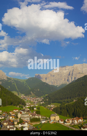 Blick über Stadt, Wolkenstein Gröden, Grödner Tal, Provinz Bozen, Trentino-Alto Adige/Südtirol, Dolomiten, Italien Stockfoto