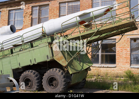 Aufgegeben von sowjetischen Raketenwerfer system Stockfoto