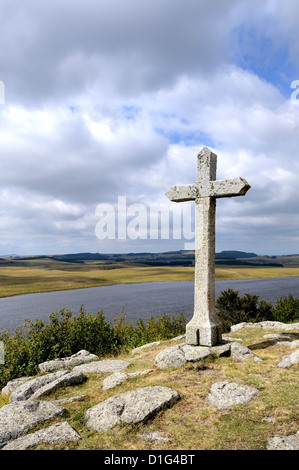 Kreuz am St Andeol See auf Way of St. James in Lozère, Aubrac, Frankreich, Europa - Pilgerweg nach Santiago De Compostela Stockfoto