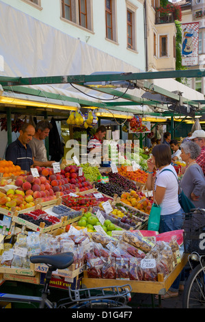 Marktstand, Piazza Erbe Markt, Bozen, Provinz Bozen, Trentino-Alto Adige, Italien, Europa Stockfoto