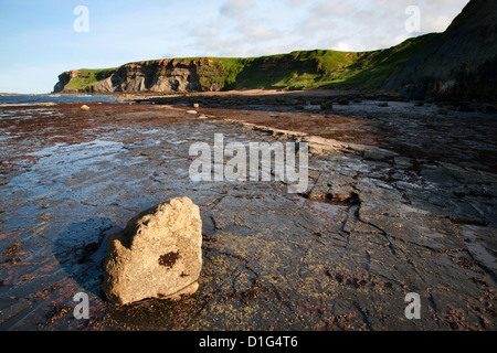 Gegen Bay in der Nähe von Whitby, North Yorkshire, Yorkshire, England, Vereinigtes Königreich, Europa Stockfoto