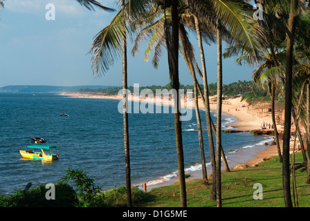 Blick entlang Sinquerim Beach, Fort Aguada, Goa, Indien, Asien Stockfoto