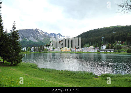 Blick über den oberen See (Obersee) in Arosa, Schweiz Stockfoto