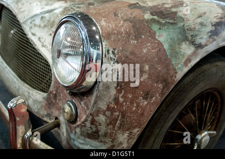 Unrestaurierten Oldtimer Aston Martin in einem Zustand der "Barnfind" Stockfoto