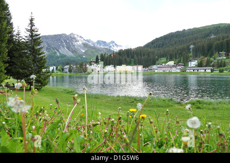 Blick über den oberen See (Obersee) in Arosa, Schweiz Stockfoto