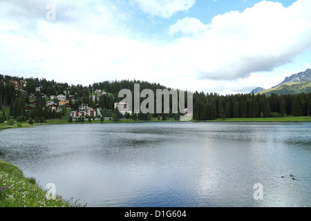 Blick über den oberen See (Obersee) in Arosa, Schweiz Stockfoto