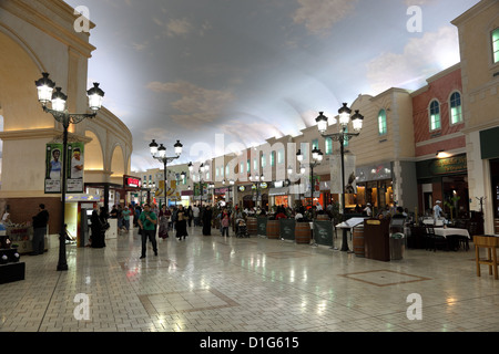 Im Inneren der Villagio Mall Shopping Centre in Doha, Katar Stockfoto