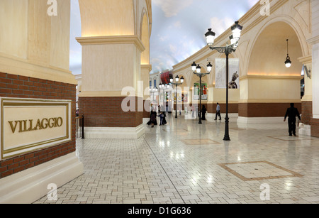 Im Inneren das Villagio Mall Shopping Center in Doha, Katar. Stockfoto