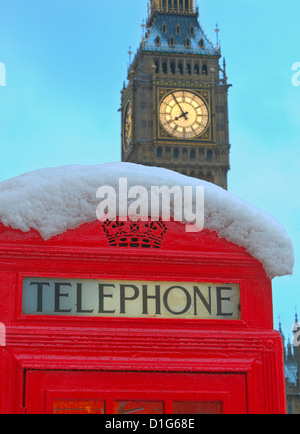 Rote Telefonzelle und Big Ben in Schnee, Parliament Square, London, England, Vereinigtes Königreich, Europa Stockfoto