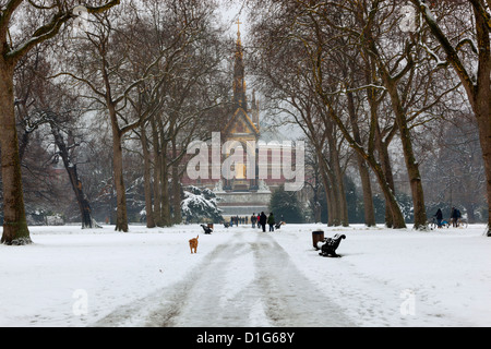 Das Albert Memorial und Royal Albert Hall im Winter, Kensington Gardens, London, England, Vereinigtes Königreich, Europa Stockfoto