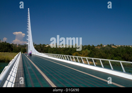 Das Sundial Bridge im Turtle Bay über den Sacramento River in Redding, Kalifornien, USA. Stockfoto