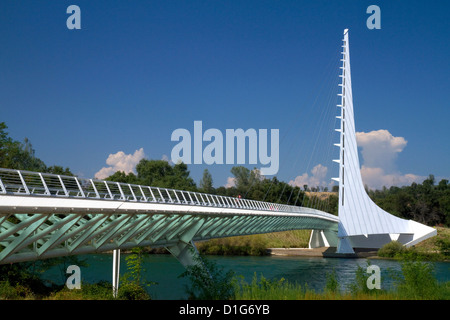 Das Sundial Bridge im Turtle Bay über den Sacramento River in Redding, Kalifornien, USA. Stockfoto