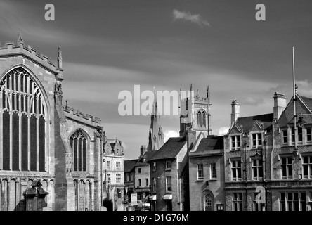 Schwarz / weiß-Panorama-Bild von Gebäuden in der historischen Marktstadt von Stamford, Lincolnshire, England, UK Stockfoto