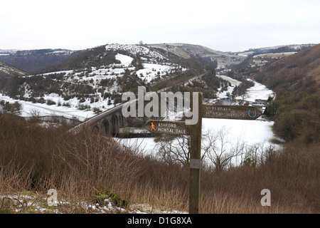 Winter-Blick auf das Viadukt bei Monsal Kopf Ausflugsort, Peak District National Park, Derbyshire Dales, England, UK Stockfoto