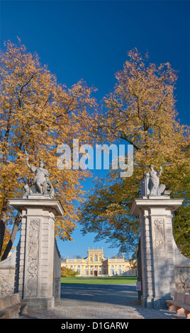 Haupttor im Wilanów Palast in Warschau, Polen Stockfoto