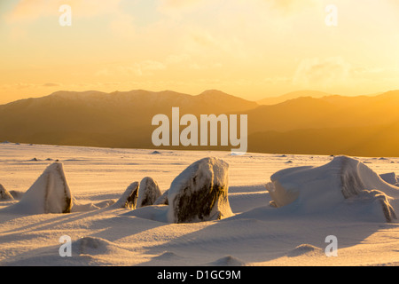 Auf der Suche nach Süd-West in Richtung Coniston Fells von Lakelandpoeten bei Sonnenuntergang, Lake District, Großbritannien. Stockfoto