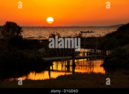 Sonnenuntergang am Koronissia, ("Amvrakikos") Ambrakischen Golf, Arta, Epirus, Griechenland. Stockfoto