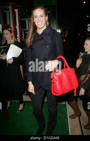 London, UK, 20.12.2012: Helen Glover kommt für "Wicked" VIP-Gala-Abend am Apollo Victoria Theatre Stockfoto