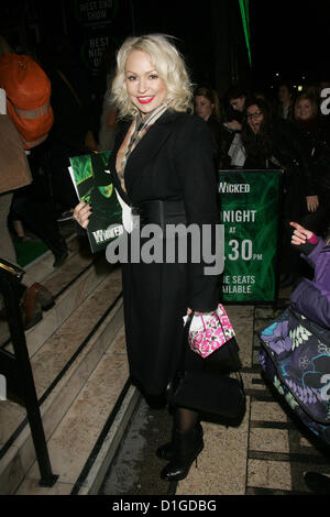 London, UK, 20.12.2012: Kristina Rihanoff kommt für "Wicked" VIP-Gala-Abend am Apollo Victoria Theatre Stockfoto