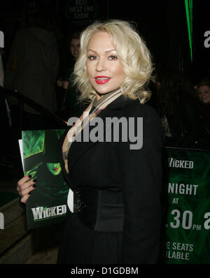 London, UK, 20.12.2012: Kristina Rihanoff kommt für "Wicked" VIP-Gala-Abend am Apollo Victoria Theatre Stockfoto