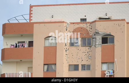 Einschusslöcher markieren die Fassade eines Wohnhauses in der Nähe von Tel-el-Hawa in Gaza-Stadt, Palästinensische Autonomiegebiete, 9. Dezember 2012. Foto: Rainer Jensen Stockfoto