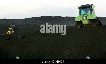 Abgebaute Kohle wird im Westen Bergwerk in Kamp-Lintfort, Deutschland, 20. Dezember 2012 aufwärts. Die Mine wird am Ende des Jahres abgeschaltet. Foto: ROLAND WEIHRAUCH Stockfoto