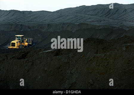 Abgebaute Kohle wird im Westen Bergwerk in Kamp-Lintfort, Deutschland, 20. Dezember 2012 aufwärts. Die Mine wird am Ende des Jahres abgeschaltet. Foto: ROLAND WEIHRAUCH Stockfoto