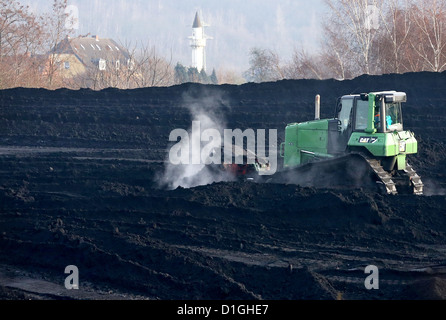 Abgebaute Kohle wird im Westen Bergwerk in Kamp-Lintfort, Deutschland, 20. Dezember 2012 aufwärts. Die Mine wird am Ende des Jahres abgeschaltet. Foto: ROLAND WEIHRAUCH Stockfoto