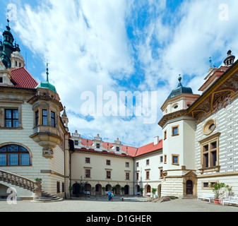 Schloss Pruhonice in Prag, Tschechien. Palast-Gericht. Wurde im 12. Jahrhundert gegründet. Stockfoto