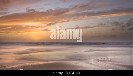 Sandymouth Strand bei Sonnenuntergang, Cornwall, England, United Kingdom, Europe Stockfoto