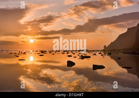 Winter-Sonnenaufgang am gegen Bay, North Yorkshire, Yorkshire, England, Vereinigtes Königreich, Europa Stockfoto