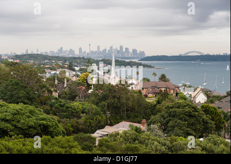 Der Spaziergang am Meer entlang in den östlichen Vororten von Sydney besticht mit toller Aussicht auf die Strände und die Tasmanische See. Stockfoto