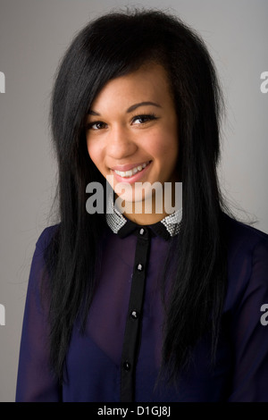 Porträt eines glücklichen siebzehn Jahre alten Mädchens. Stockfoto