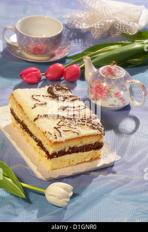 Kuchen mit Pudding und Schokolade Stockfoto
