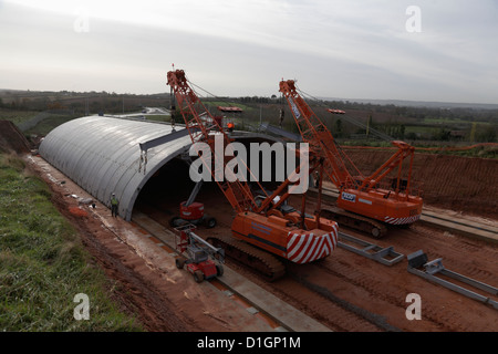 Bebo-Bogen-Brücke von vorgefertigten Stahlbeton-Abschnitte in Exeter Flughafen Clyst Honiton Bypass UK Position angehoben wird Stockfoto