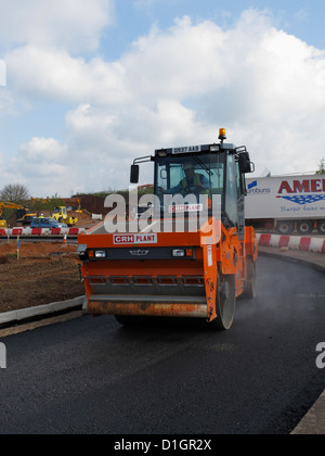 Eine hoch-und Tiefbau Fremdfirma Tandem Walze Autobahn Wartung Bande Verlegung Asphalt Straßenbelag in UK Stockfoto