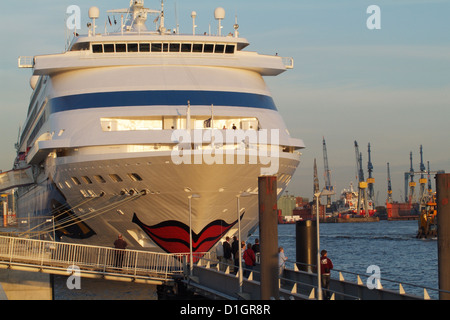 Hamburg, Deutschland, das Kreuzfahrtschiff Aida Luna im Hamburger Hafen Stockfoto