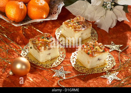 Weihnachten-Käsekuchen mit Rosinen Stockfoto