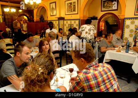 Können Sie Culleretes Restaurant in Barcelona, die älteste ist laut "Guinness Buch der Rekorde". Quintana Street # 5 Stockfoto