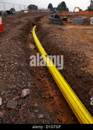 Neu verlegten gelb high-Density Polyethylen Kunststoff Hochdruck-Gasleitung im offenen Graben UK Stockfoto