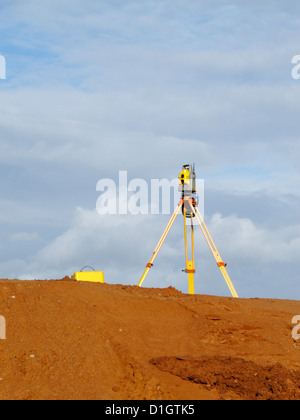 Trimble Totalstation EDM Theodolit, die ohne Assistenz als es automatisch betrieben werden können verfolgt das Ziel Prisma UK Stockfoto