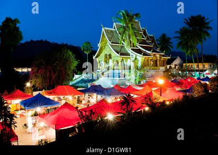 Haw Pha Bang Tempel bei Nacht, Luang Prabang, Laos, Indochina, Südostasien, Asien Stockfoto