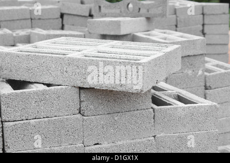 Stapel von Beton Ziegel am Lager in Thailand Stockfoto