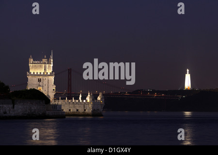Belém Turm, Cristo Rei und 25 de Abril Brücke über den Tejo in der Abenddämmerung Stockfoto