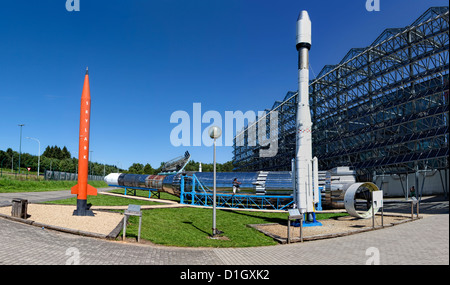 Modell der europäischen Ariane 4, ESA, 1990er Jahre, historischen britischen Skylark Höhenforschungsrakete Euro Space Center, Transinne Belgien Europa Stockfoto